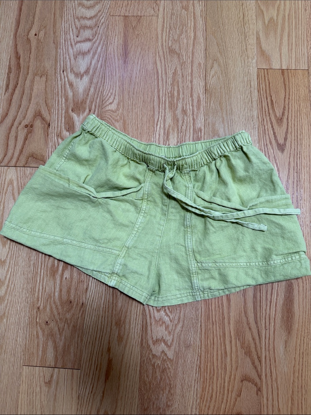 New! Free People small Good fortune slouchy shorts in warm olives.